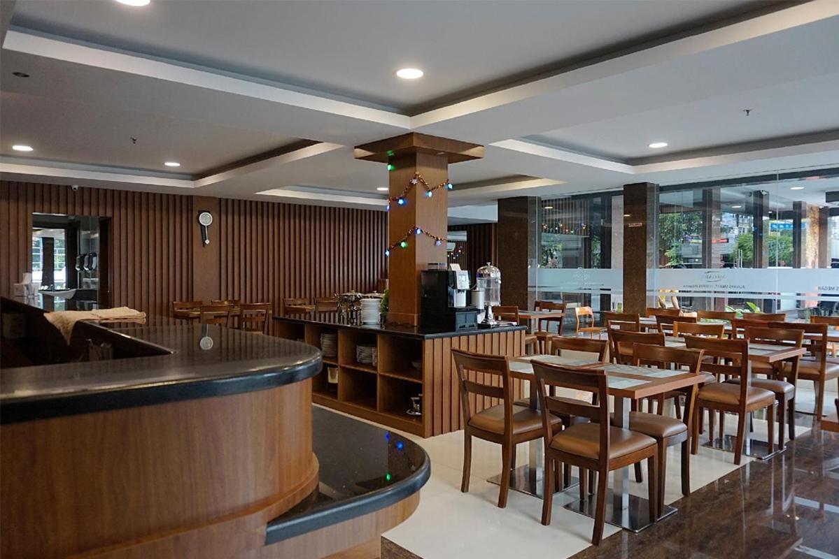 Favor Center Hotel