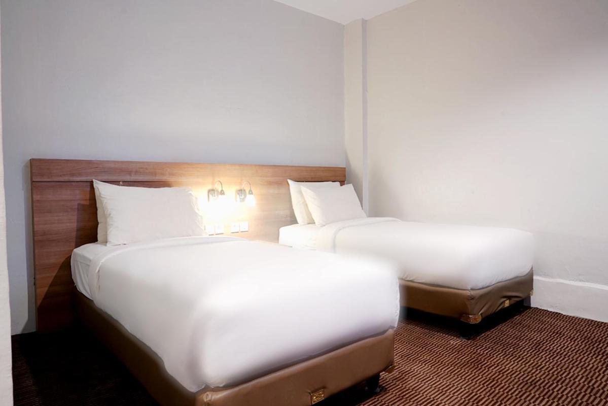 Favor Center Hotel